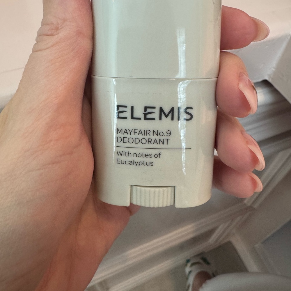 ELEMIS Skincare Set with Red Temperley London cosmetic case - Picture 4 of 15